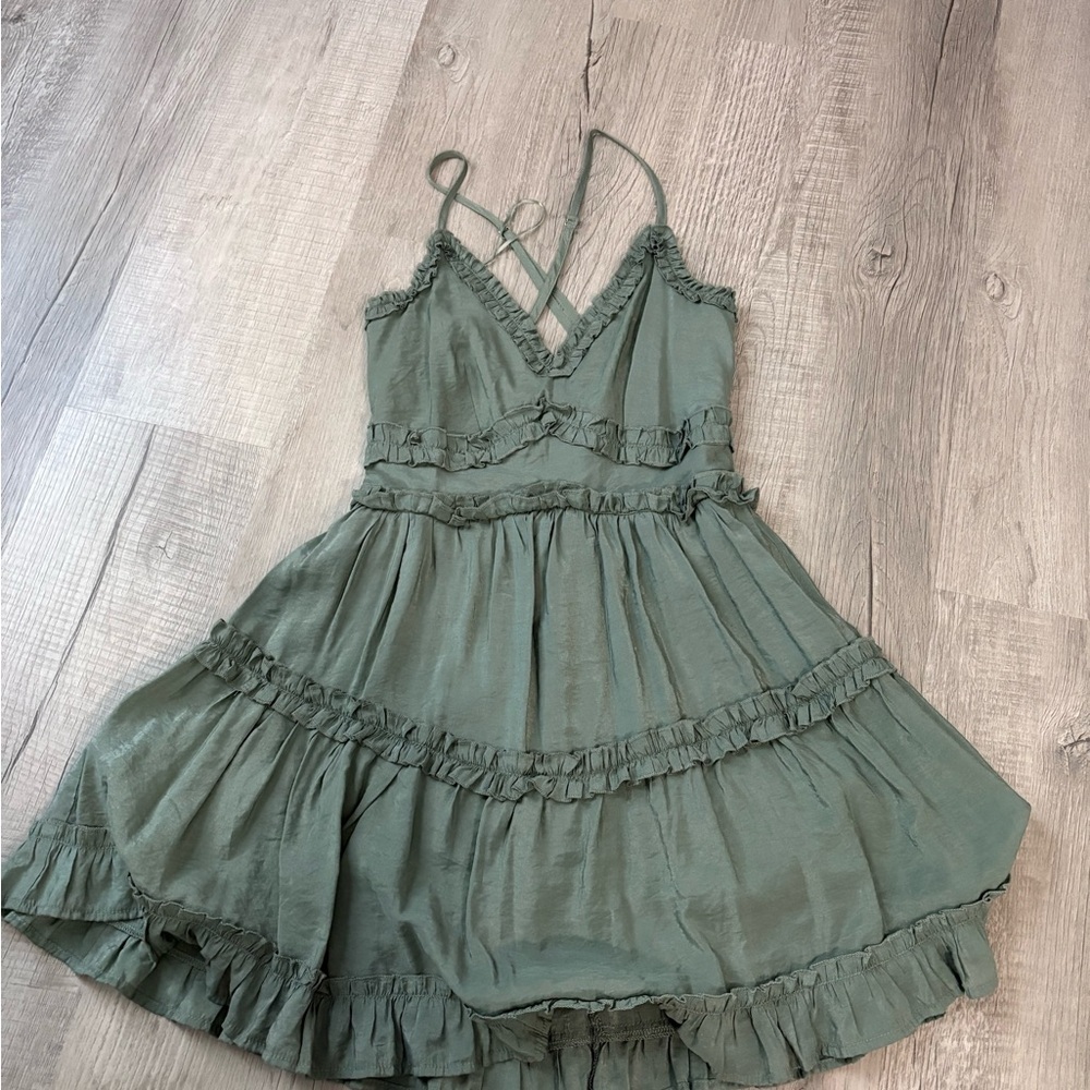 Francesca's Collections Green Sleeveless Tiered Midi Dress